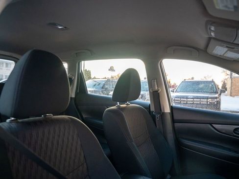 Used 2019 Nissan Rogue SV image 12