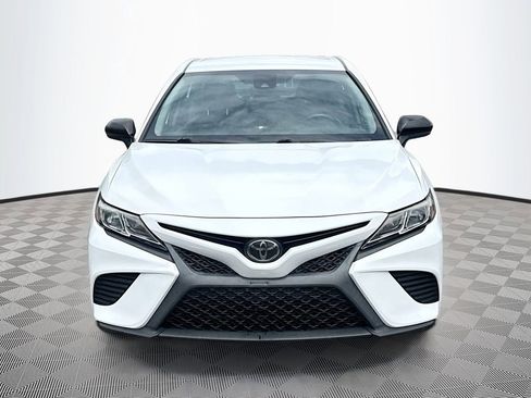 Used 2019 Toyota Camry SE image 2