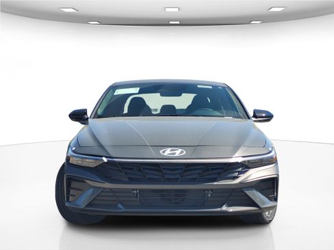New 2025 Hyundai Elantra SEL image 4