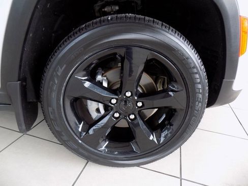 Certified 2023 Jeep Grand Cherokee Altitude image 10