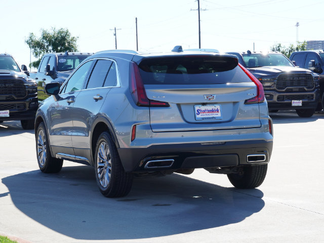 Used 2025 Cadillac XT4 Premium Luxury FWD image 11