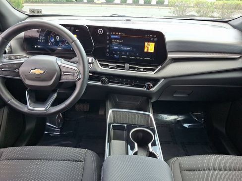 Used 2025 Chevrolet Equinox LT FWD image 16