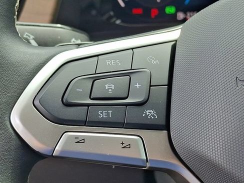 Used 2024 Volkswagen Atlas SE AWD/4WD image 21