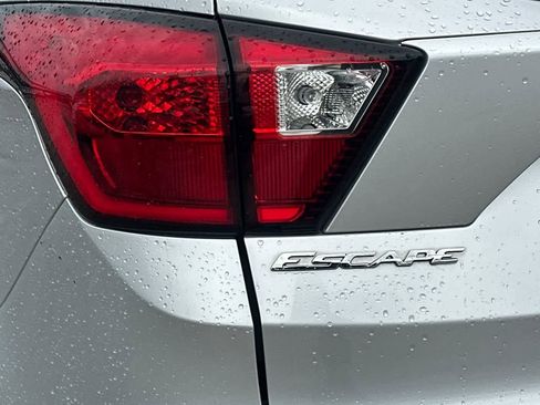 Used 2019 Ford Escape SE image 11