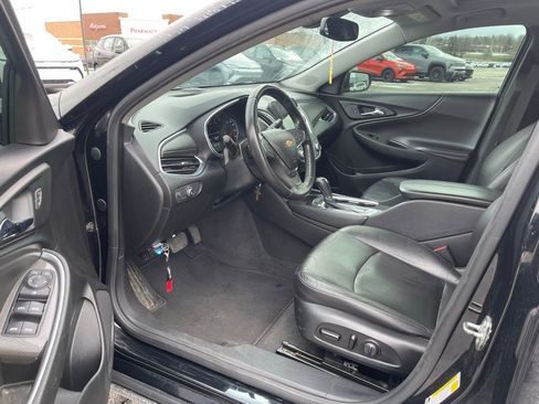 Used 2020 Chevrolet Malibu LT w/ Leather Package image 6