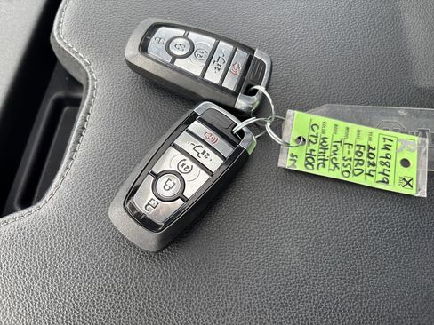 Used 2024 Ford F350 Lariat w/ Camper Package image 32