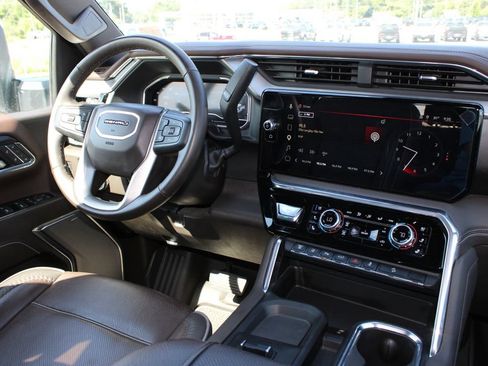 Used 2024 GMC Sierra 2500 Denali w/ Denali Reserve Package AWD/4WD image 9