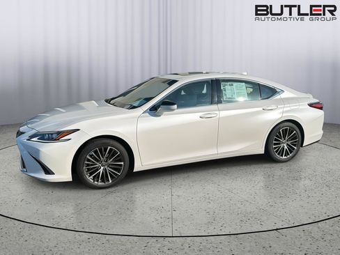 Used 2022 Lexus ES 350 w/ Premium Package FWD image 3