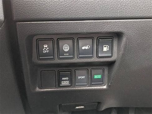 Used 2019 Nissan Rogue SV image 23