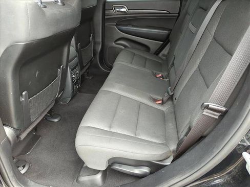 Used 2019 Jeep Grand Cherokee Laredo RWD image 19
