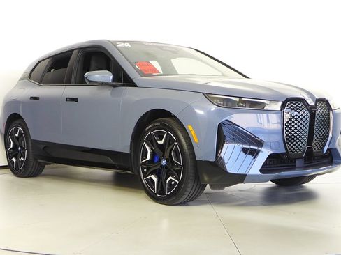 Used 2024 BMW iX xDrive50 w/ Sport Package AWD/4WD image 4