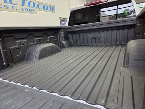 Used 2025 GMC Sierra 1500 AT4 w/ Technology Package AWD/4WD image 11