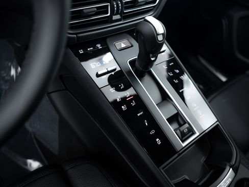 New 2025 Porsche Macan S image 15