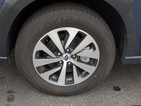 Used 2025 Subaru Outback Premium AWD/4WD image 15