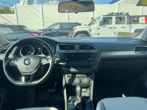 Used 2018 Volkswagen Tiguan SEL AWD/4WD image 25