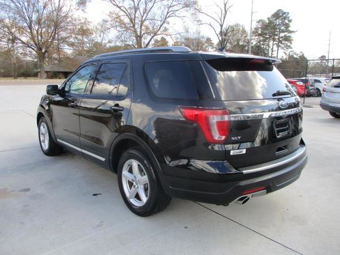 Used 2018 Ford Explorer XLT w/ Equipment Group 202A image 8