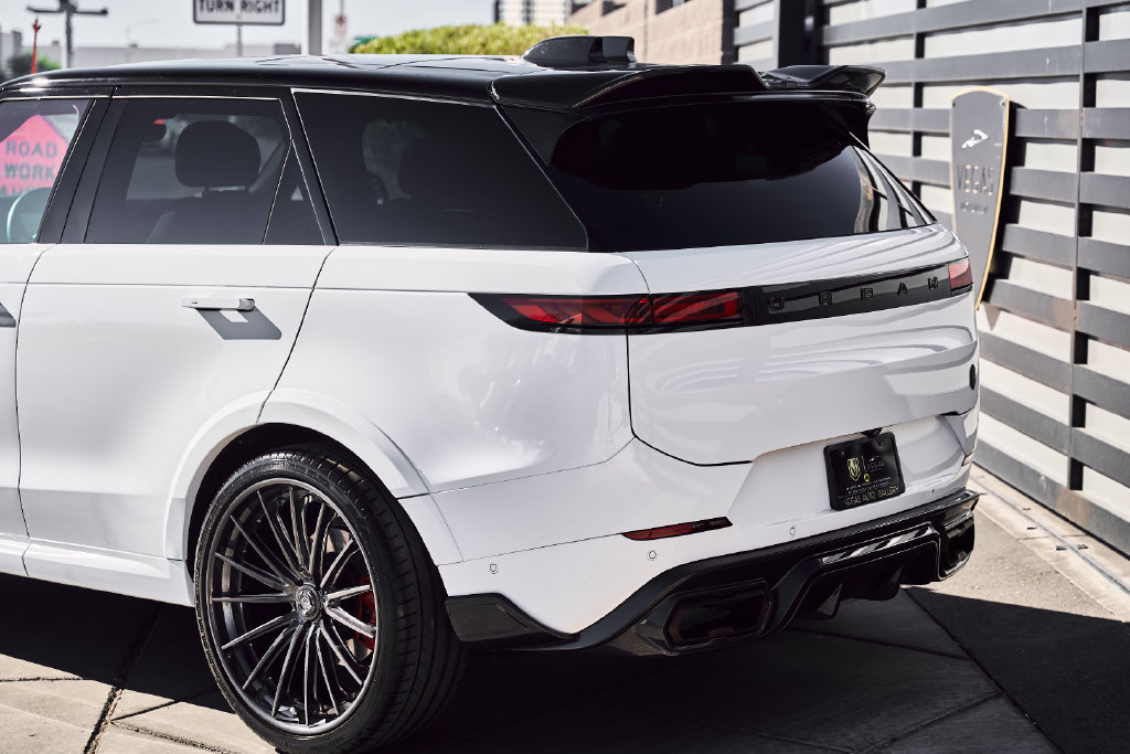 Used 2025 Land Rover Range Rover Sport SE AWD/4WD image 13