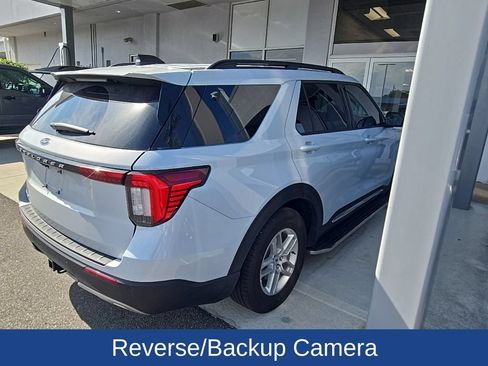 Used 2025 Ford Explorer Active w/ Active Comfort Package RWD image 4