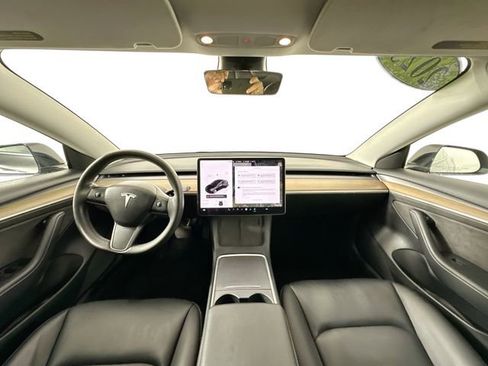 Used 2023 Tesla Model 3 Standard Range image 3