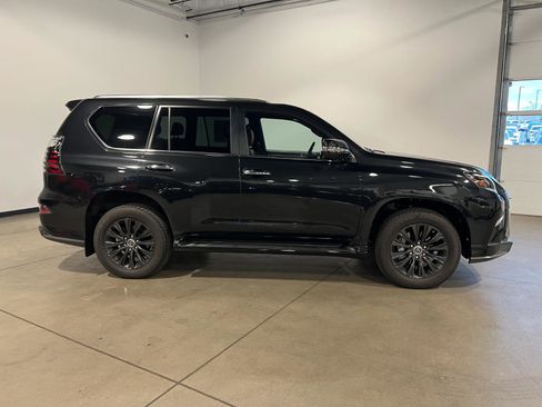 Used 2023 Lexus GX 460 Luxury w/ Sport Design Package image 2