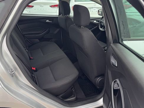Used 2017 Ford Focus SE FWD image 24