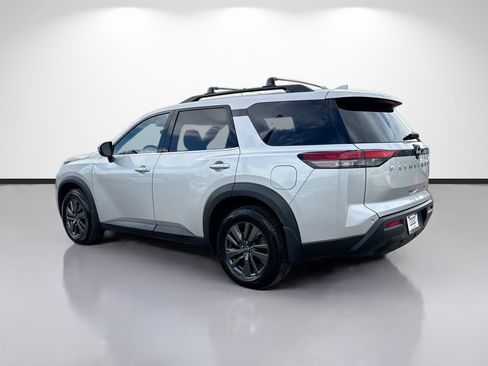 Used 2023 Nissan Pathfinder SV image 5