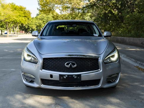 Used 2018 INFINITI Q70 Luxe RWD image 3