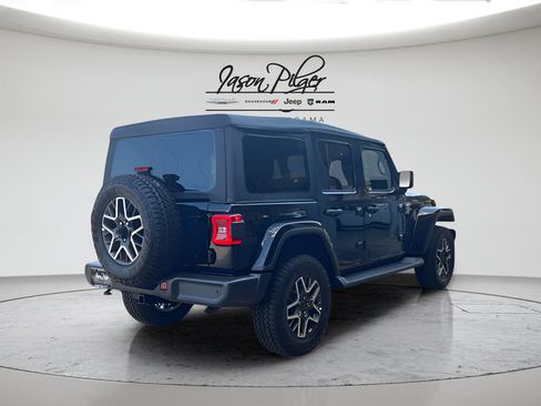 Used 2025 Jeep Wrangler Unlimited Sahara AWD/4WD image 3