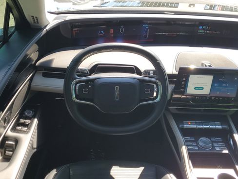Used 2024 Lincoln Nautilus Reserve image 17