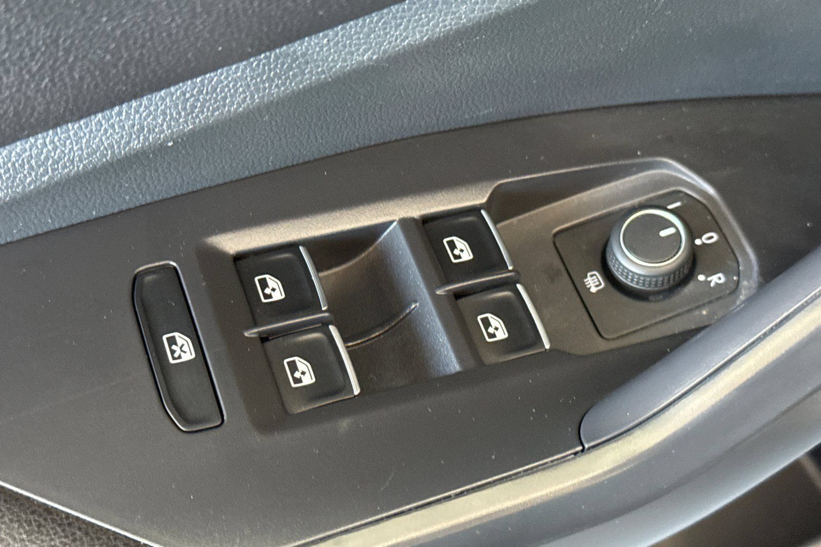 Used 2024 Volkswagen Jetta SE FWD image 18