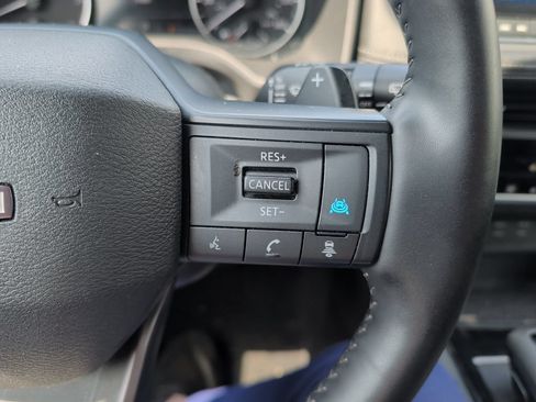 Used 2025 Nissan Rogue SV FWD image 16