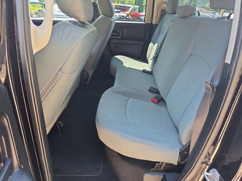 Used 2018 RAM 1500 Express AWD/4WD image 17
