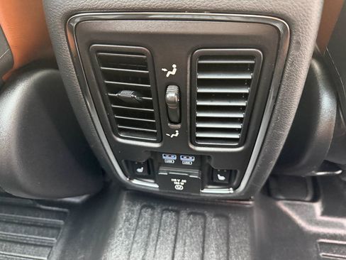 Used 2018 Jeep Grand Cherokee Summit w/ Platinum Series Group AWD/4WD image 13