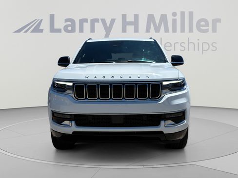 Used 2025 Jeep Wagoneer 4WD image 8