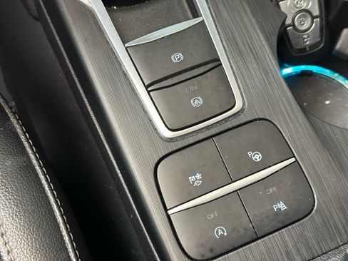 Used 2020 Ford Escape Titanium image 22