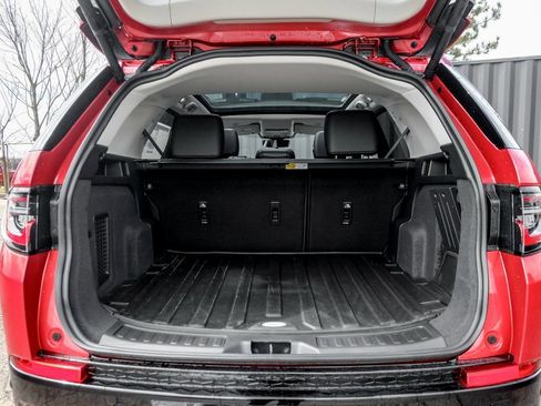 Used 2025 Land Rover Discovery Sport S image 9