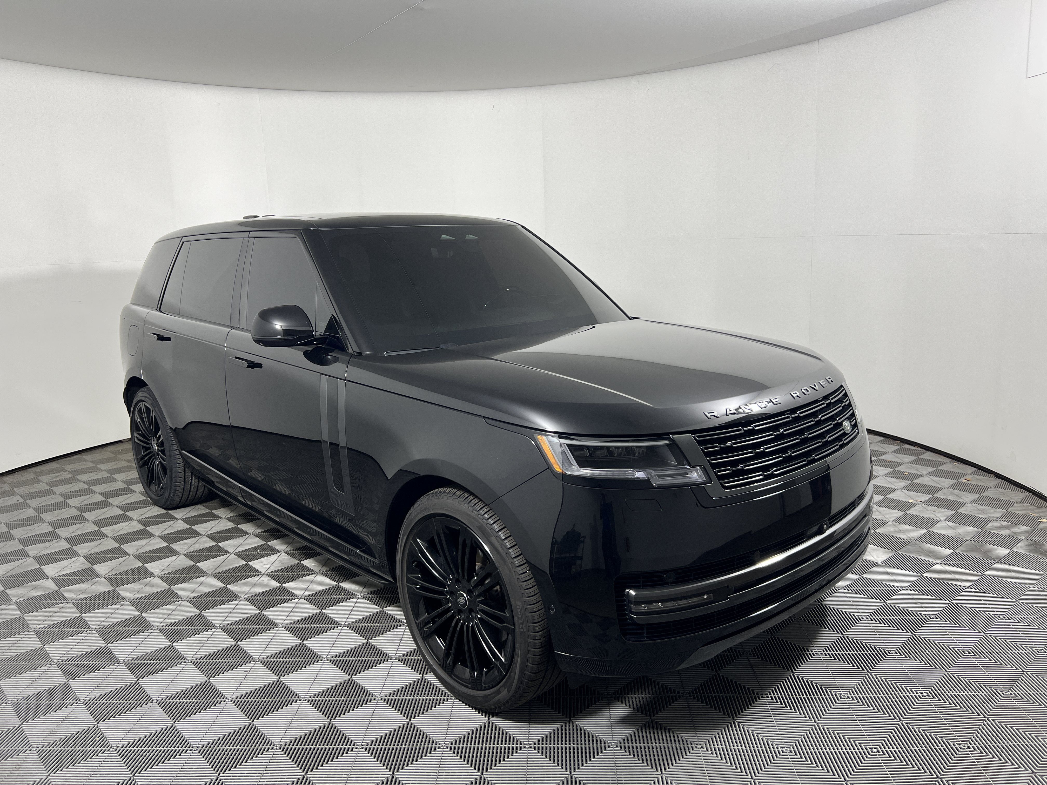Used 2024 Land Rover Range Rover Long Wheelbase SE AWD/4WD image 7