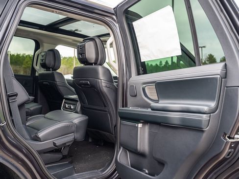 New 2026 Ford Expedition Platinum w/ Driver's Package image 9