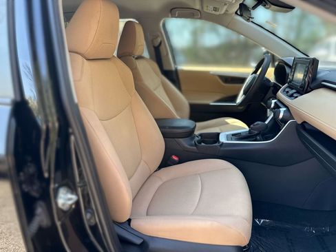 Used 2021 Toyota RAV4 LE w/ Carpet Mat Package (TMS) image 24