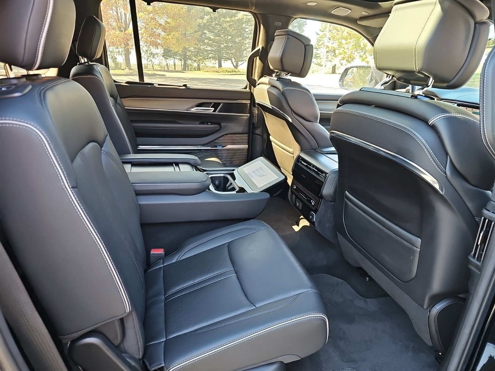 Used 2023 Jeep Grand Wagoneer Series II AWD/4WD image 15