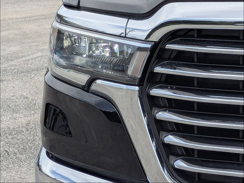 Used 2025 RAM 1500 Laramie w/ Advanced Safety Group II AWD/4WD image 10