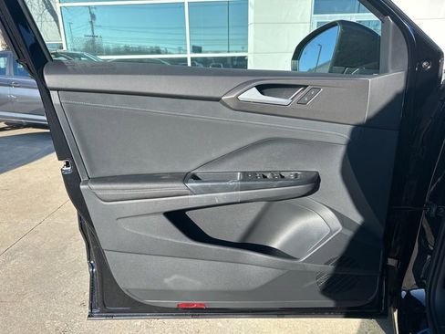 New 2026 Volkswagen Taos SE image 10