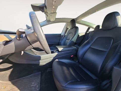 Used 2018 Tesla Model 3 Long Range image 9