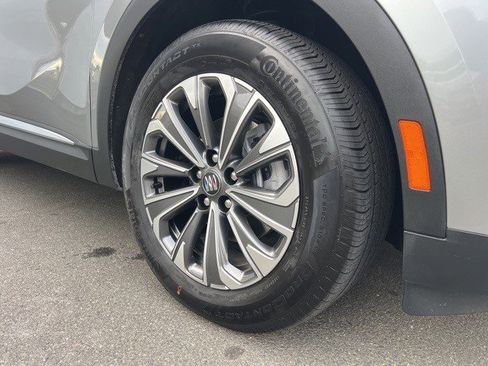 Certified 2025 Buick Envision Preferred image 2