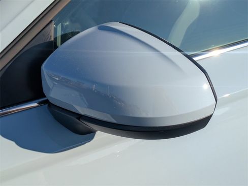 Certified 2025 Volkswagen Taos SE w/ Panoramic Sunroof Package image 12