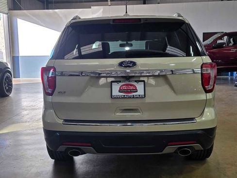 Used 2018 Ford Explorer XLT w/ Equipment Group 202A image 5
