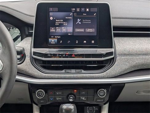 Used 2022 Jeep Compass Latitude w/ Sun and Sound Group image 17