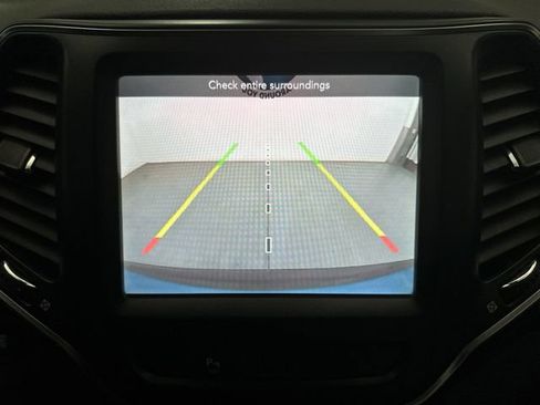 Used 2019 Jeep Cherokee Trailhawk w/ Cold Weather Group AWD/4WD image 26
