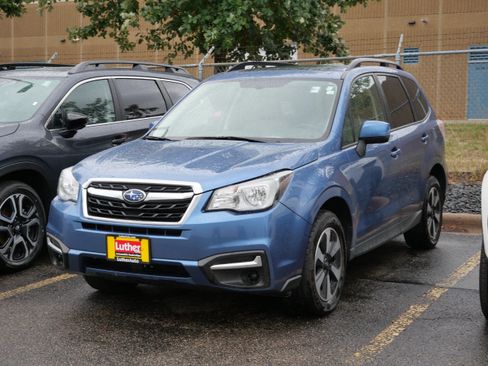 Used 2017 Subaru Forester 2.5i Premium w/ All-Weather Package AWD/4WD image 3