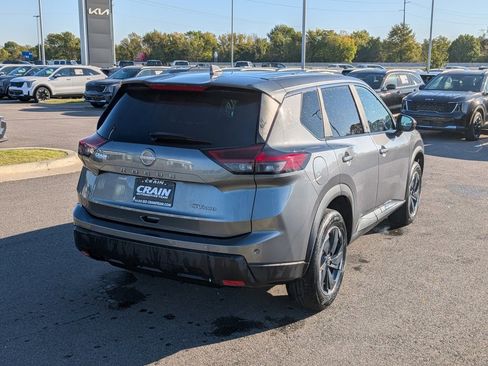 Used 2024 Nissan Rogue SV image 7